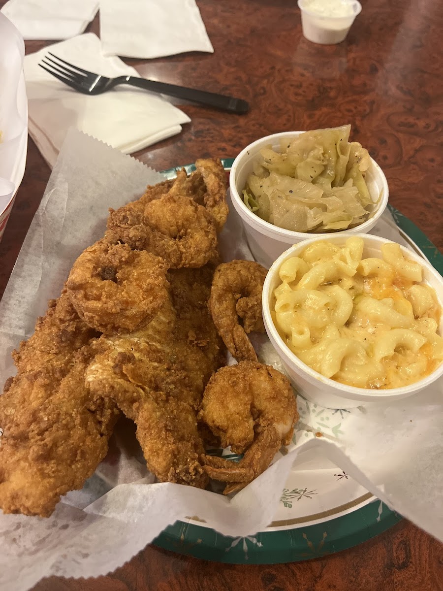 Lisa's Restaurant And Lounge-9